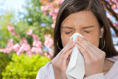 How to beat seasonal allergies naturally