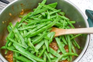 Green beans with candied pecans