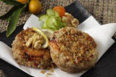Spicy Crab Cakes with Walnut Crust