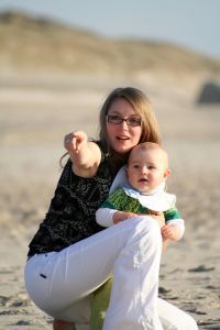 836410_woman_and_baby_on_the_beach_2.jpg