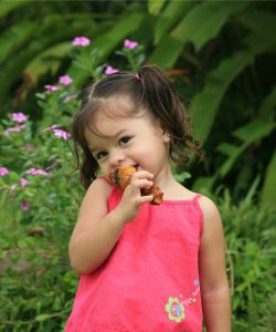 child_eating.jpg
