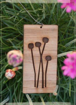 rosehip_neckalce_flowers